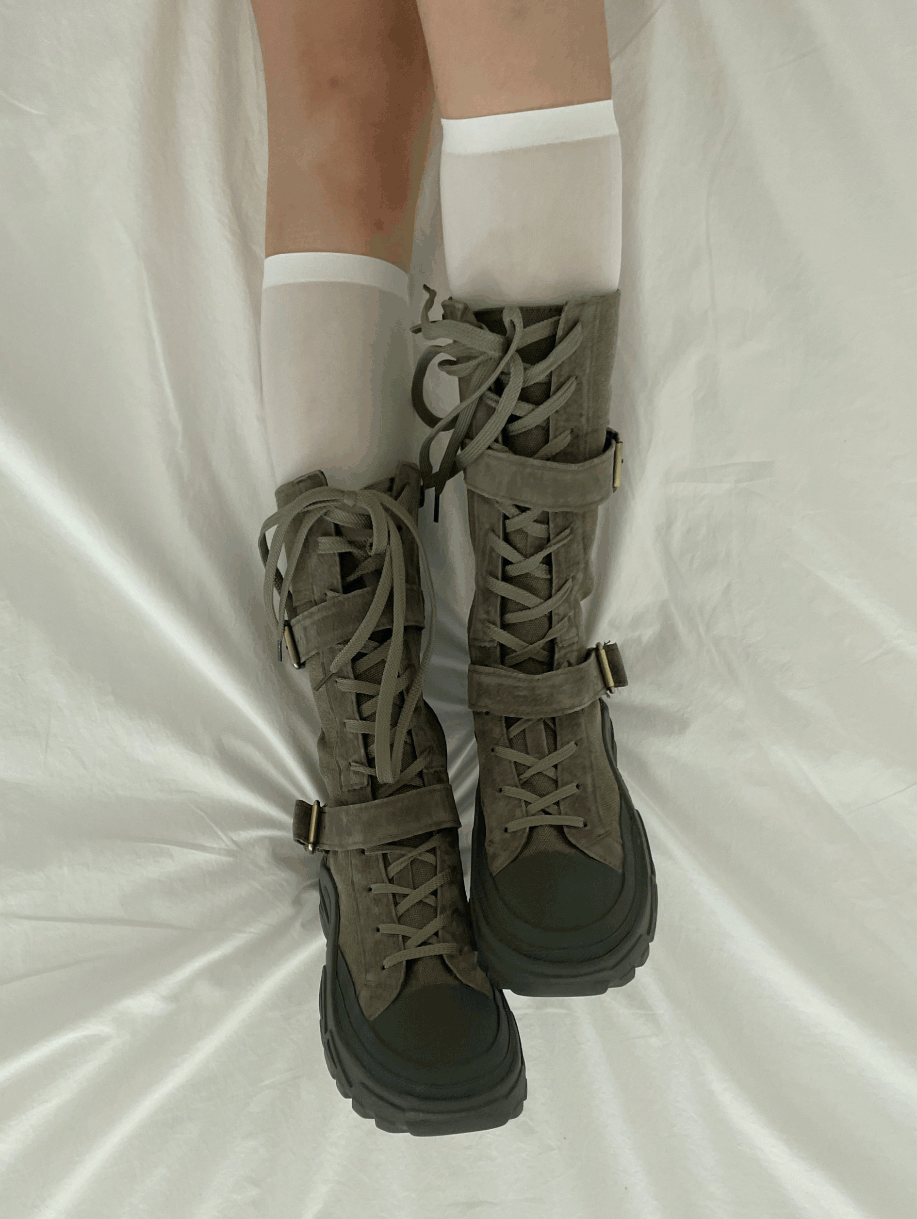 Broad canvas boots