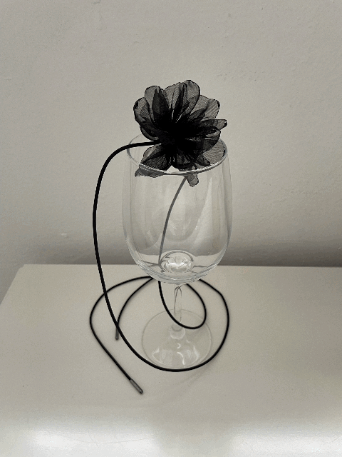 Muse flower string necklace